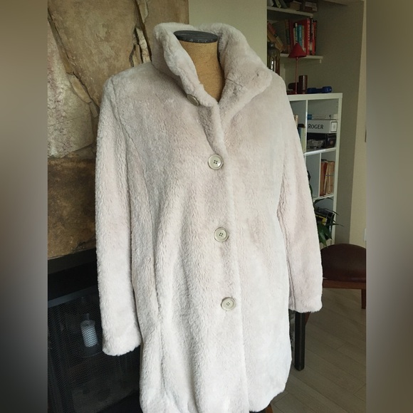 Ivory Faux Fur Coat large like new - Picture 1 of 7